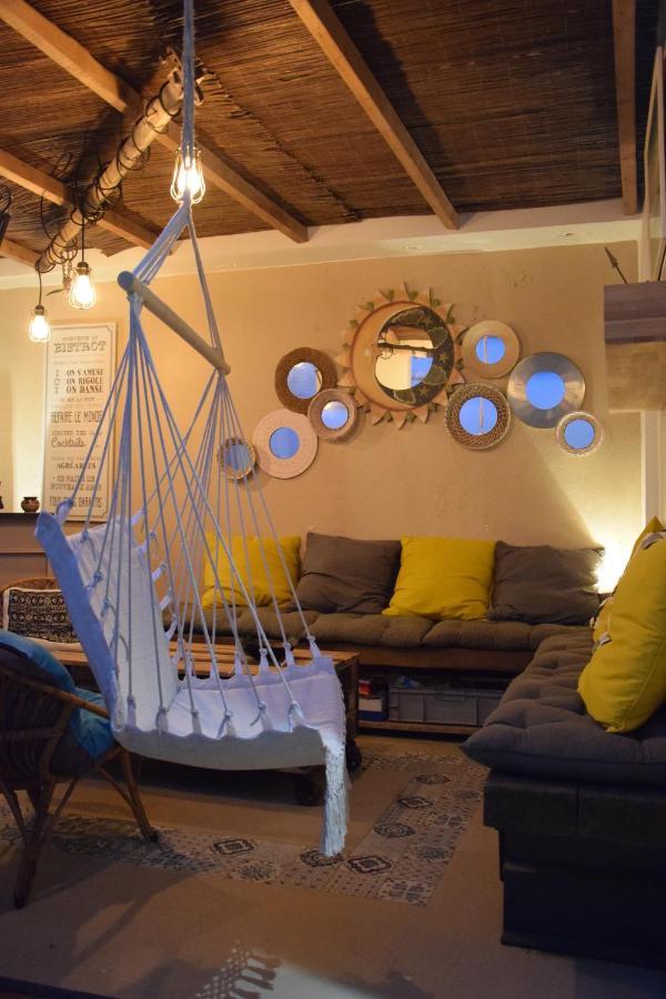 エーグ・モルト Le Petit Patio Bed & Breakfast エクステリア 写真