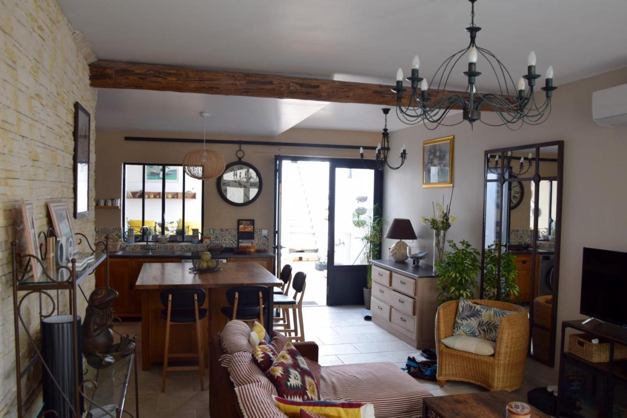 エーグ・モルト Le Petit Patio Bed & Breakfast エクステリア 写真
