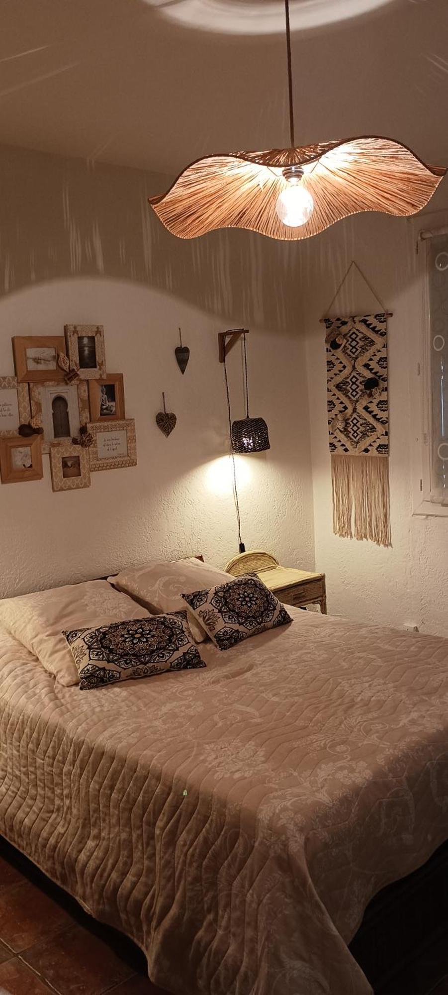 エーグ・モルト Le Petit Patio Bed & Breakfast エクステリア 写真
