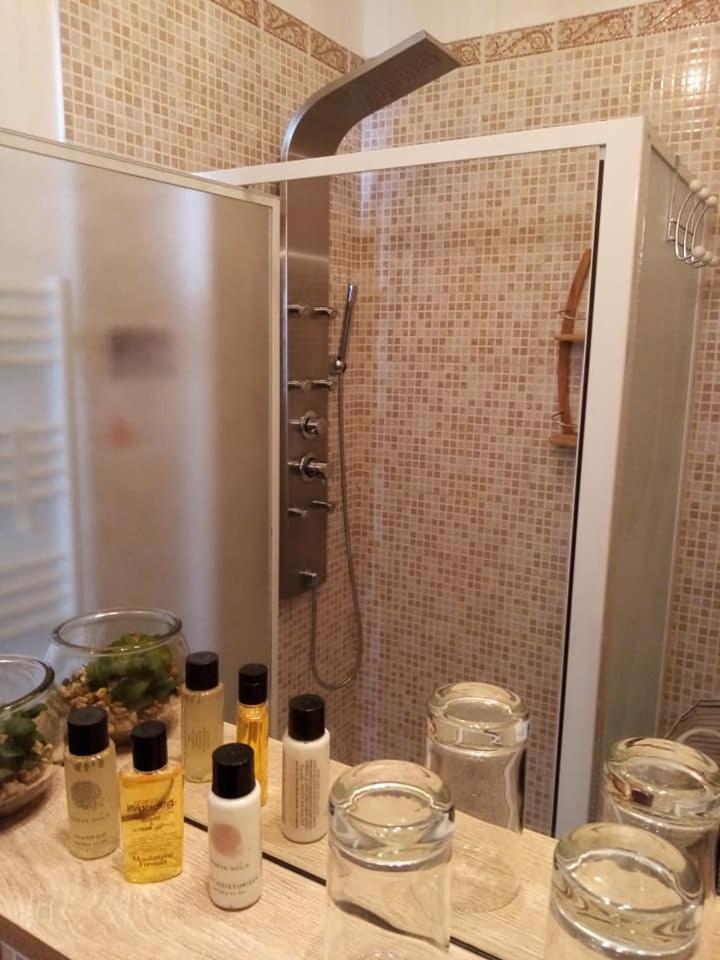エーグ・モルト Le Petit Patio Bed & Breakfast エクステリア 写真